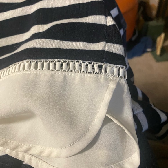Cathy Daniels Blouse Blk/Wht Stripe.w/Chiffon Hem Sz L EUC - Picture 3 of 8